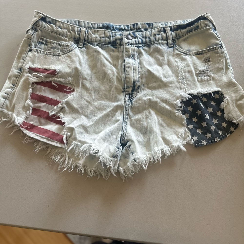 Distressed Light Denim Shorts with Flag Patches